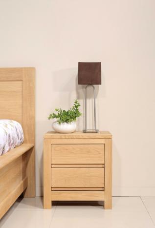Table de nuit 2 tiroirs Collection Nature r�alis�e en Ch�ne Massif  de style Contemporain 