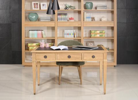 Bureau 3 tiroirs Simon ralis en Chne de style Directoire Surface d'criture recouverte d'une moleskine noir, sabots laiton aux 4 pieds SEULEMENT 1 DISPONIBLE