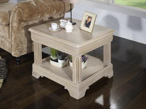 Petite table basse Ines ralise en chne de style Louis Philippe Finition Chne Bross Blanchi