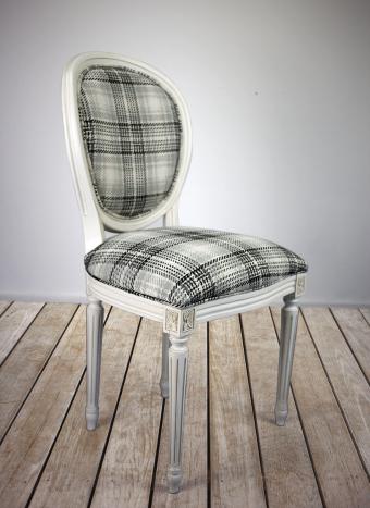 Chaise Simon ralise en Chne Massif de style Louis XVI Finition Chne Bross