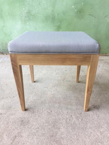 Tabouret de coiffeuse ou de table  crire ralis en chne massif