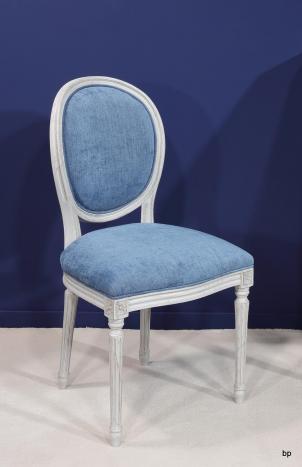 Chaise Simon ralise en Chne Massif de style Louis XVI Finition Bross Gris Perle Patin