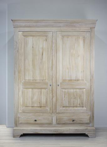 Armoire 2 portes 2 tiroirs Hugo ralise en Chne Massif de style Louis Philippe Finition Chne Bross