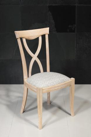 Chaise Sbastien ralise en Chne Massif de style Louis Philippe Finition Chne Bross Blanchi