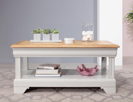 Table basse Eliot ralise en Chne de style Louis Philippe 1 tiroir de chaque ct Finition chne naturel pour le plateau et Gris perle pour le corps