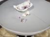  Table ronde pied central ralise en Chne Massif de style Louis Philippe DIAMETRE 120 avec 2 allonges de 40 cm Finition Gris Perle