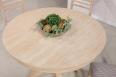 Table ronde Contemporaine Romain, diamtre 130 cm ralise en chne avec un pieds central et 1 allonge portefeuille de 50 cm