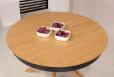 Table ronde Contemporaine Romain, diamtre 120 cm ralise en chne avec un pieds central et 1 allonge portefeuille de 50 cm