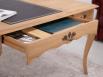 Bureau Ministre ralis en Chne de Style Louis XV Finition Chne bross Naturel Patin, moleskine noir au milieu
